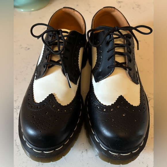 Classic Black and White Men's Brogues - Picture 1 of 6